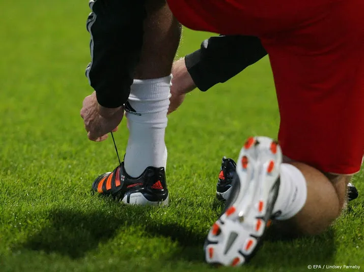 adidas begint verkoopproces voor dochtermerk reebok