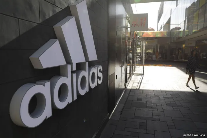 adidas kleding black lives matter schendt merkrechten