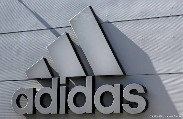 adidas verhoogt winstverwachting prestaties beter dan verwacht