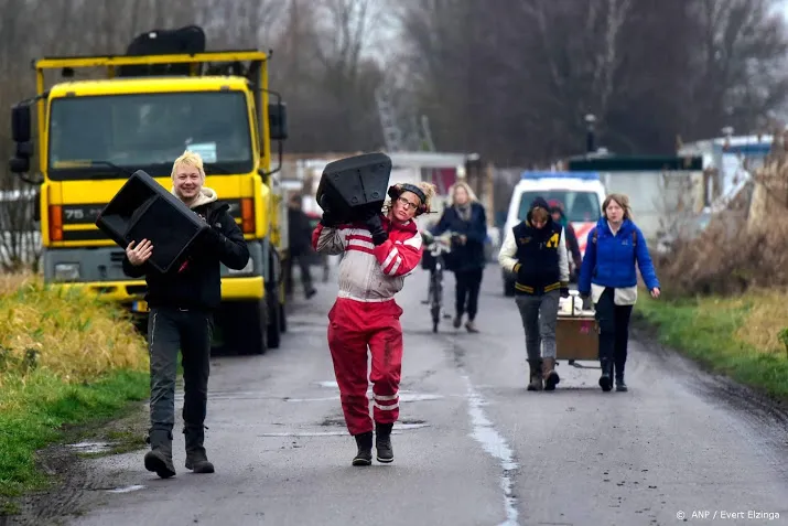 adm krakers naar rechter voor verbod ontruimen