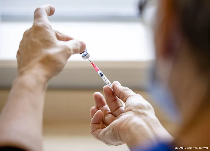 advies bied jonge kinderen coronaprik aan maar voorkom drang