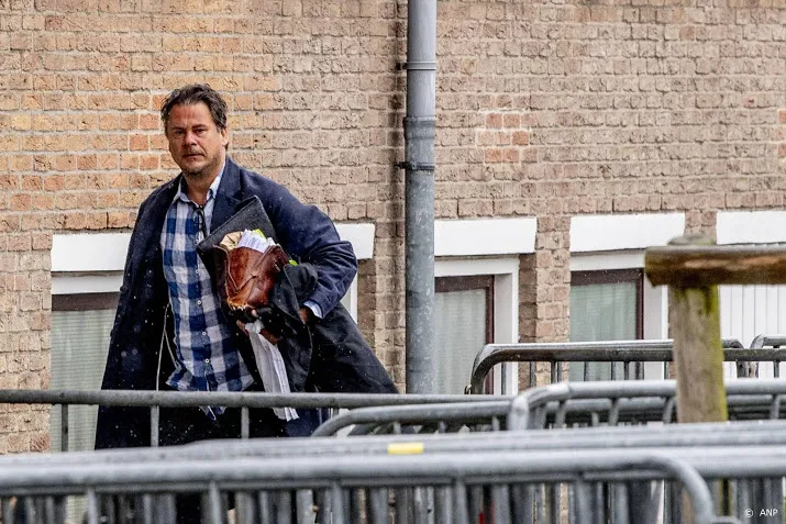 advocaat martien r 16 jaar ik denk dat het om dat stoer vindt