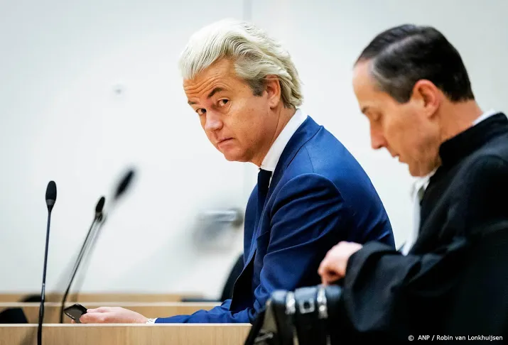advocaat proces tegen wilders uitstellen