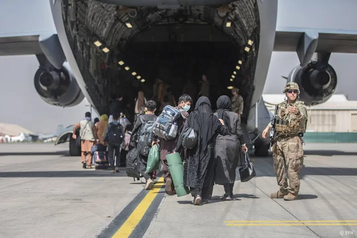 advocaat staat toont onwil door niet evacueren afghaanse fixers