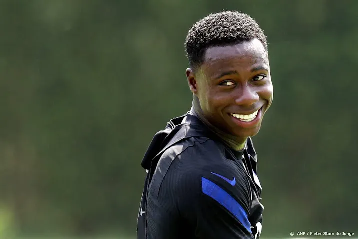 advocaat voetballer promes moet neef schadevergoeding betalen