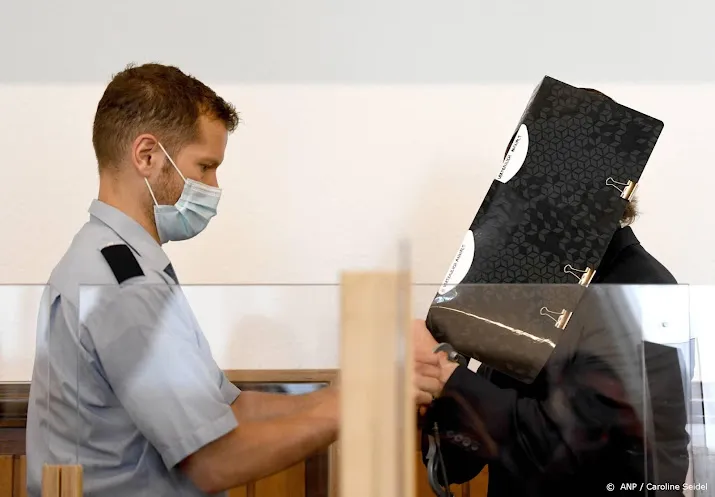 advocaat wil vrijspraak voor nederlandse sekteleider