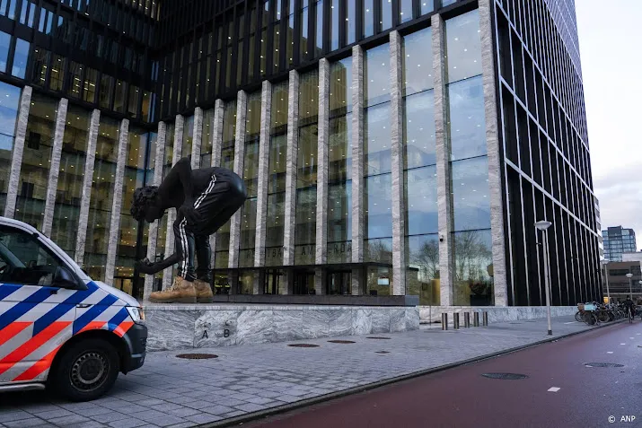 advocatenneef ridouan taghi blijft voorlopig in de cel
