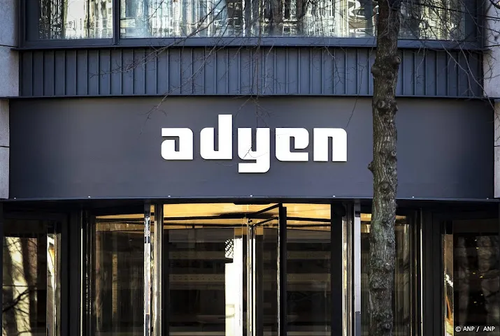 adyen chipbedrijven en shell zetten aex op stevige winst