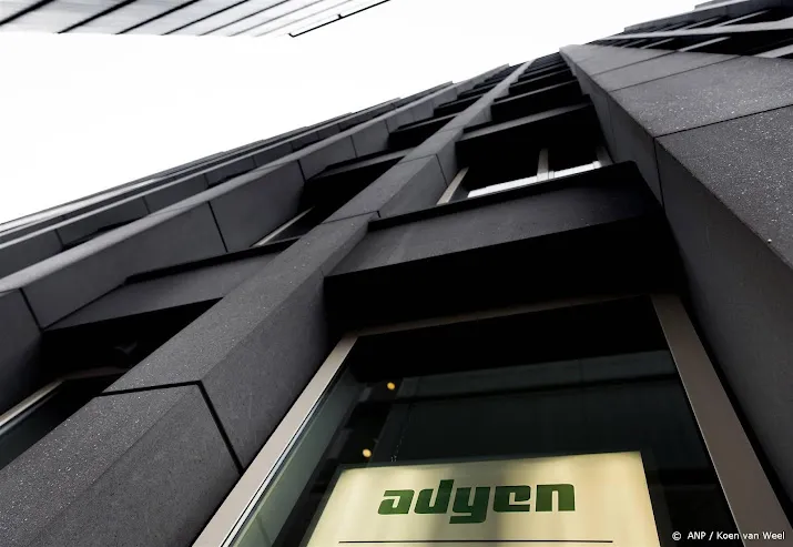 adyen en besi koplopers in hogere aex ing onderaan