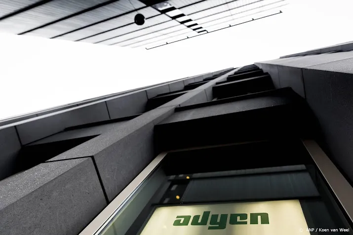 adyen en ing helpen aex aan stevige winst