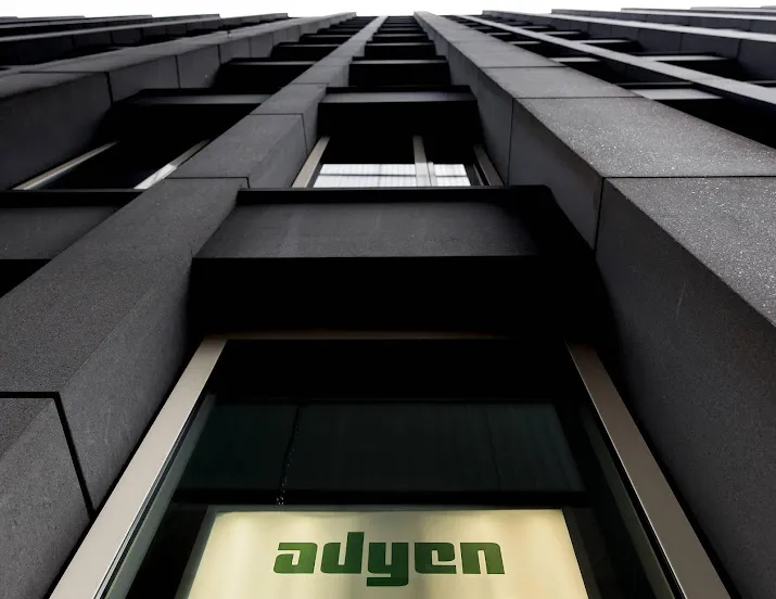 adyen en just eat bovenaan in hogere aex kpn daalt na cijfers