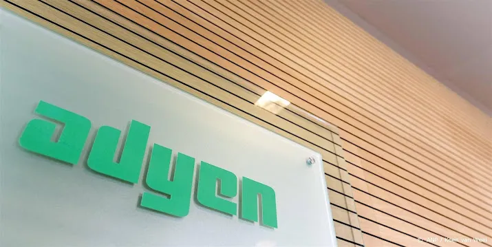 adyen onderaan in lagere aex tomtom stijgt na cijfers