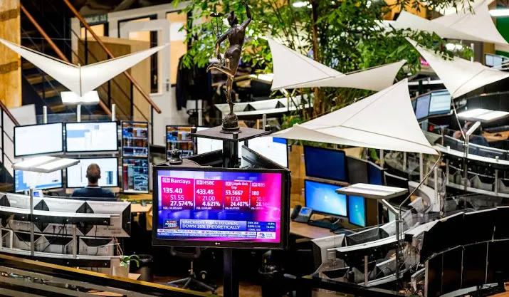 aex opent met verlies