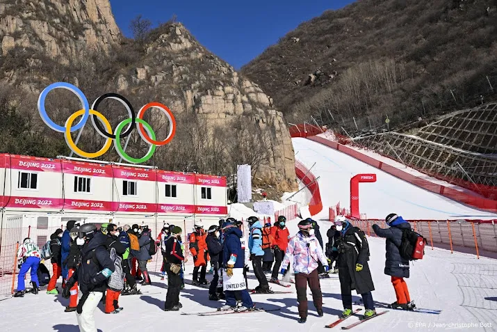 afdaling skiers bij spelen uitgesteld wegens te harde wind