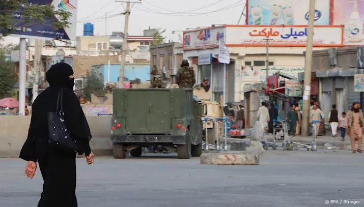 afghanen dreigen naar de rechter te stappen om snelle evacuatie