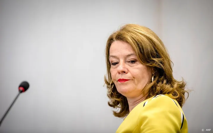 afm voorzitter van vroonhoven vertrekt