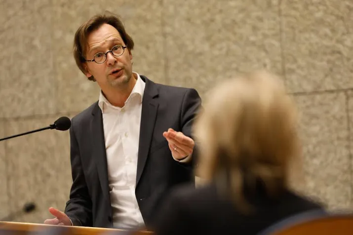 afschaffen referendum vinger naar bevolking