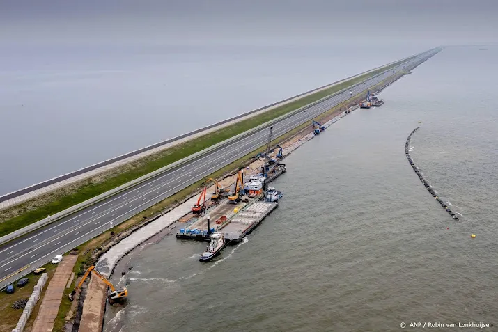 afsluitdijk en nieuwe zeesluis terneuzen open bij dag van de bouw