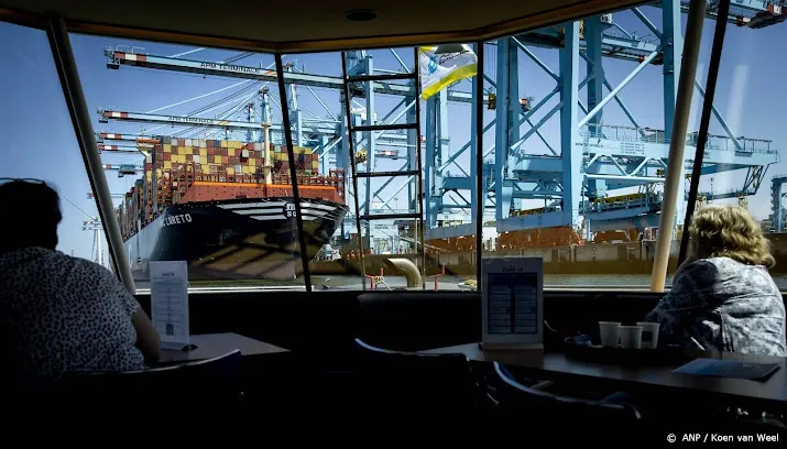 afzwakkende economie zorgt voor dip overslag haven rotterdam