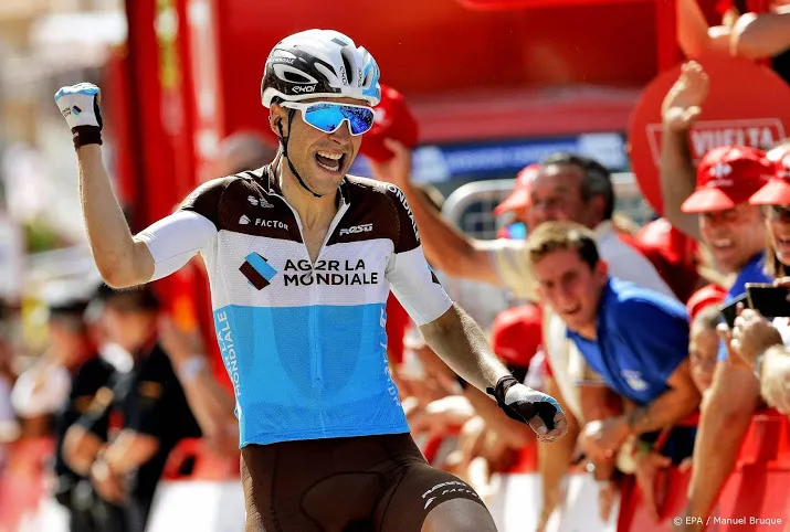 ag2r verlengt zes contracten op rustdag tour