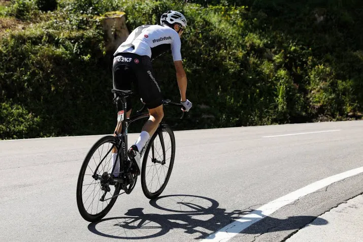 agent brengt froome na etappe ten val