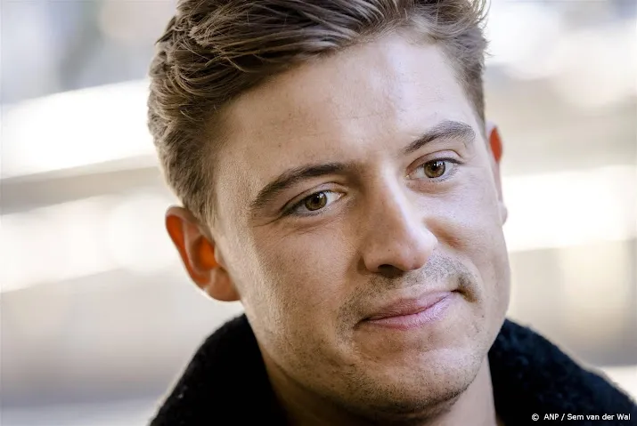 agent die info lekte over lil kleine krijgt 150 uur taakstraf