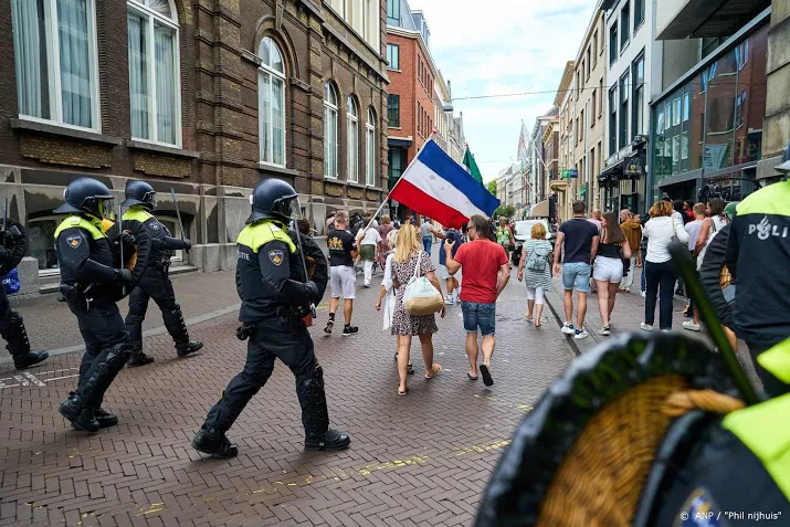 agent gewond bij demonstratie in centrum den haag