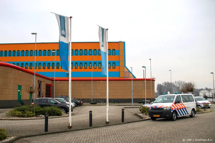 agenten pakken per toeval ontsnapte crimineel