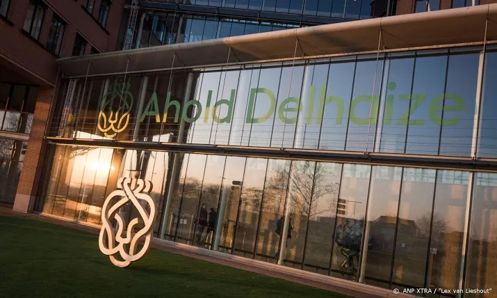 ahold delhaize voert kwartaalwinst met bijna de helft op