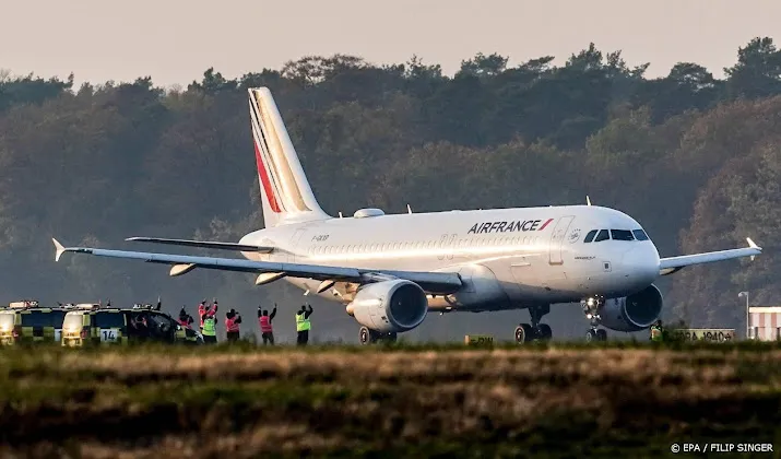 air france annuleert ruim helft van kortere vluchten om staking
