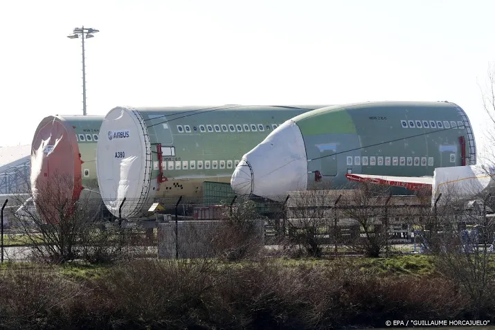 airbus onttroont boeing als grootste vliegtuigbouwer