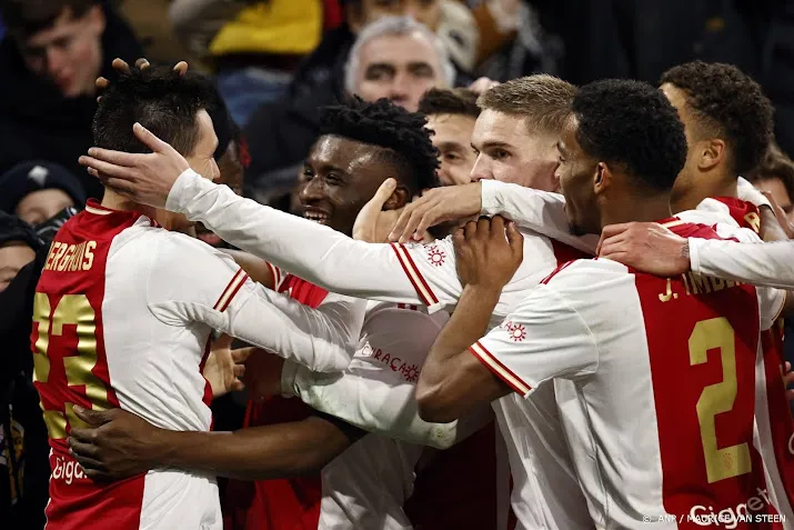 ajax boekt tegen rkc vierde zege op rij 3 1 en staat weer derde