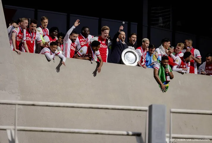 ajax huldiging op parkeerdek was spontane actie