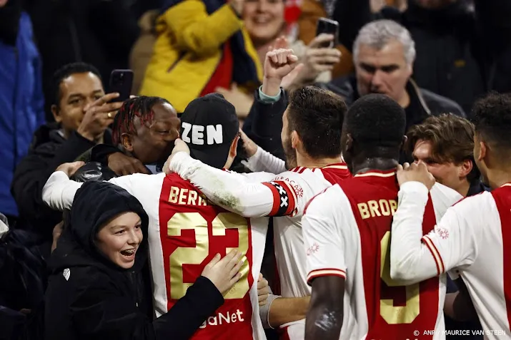 ajax in eerste thuiswedstrijd trainer heitinga laat langs rkc