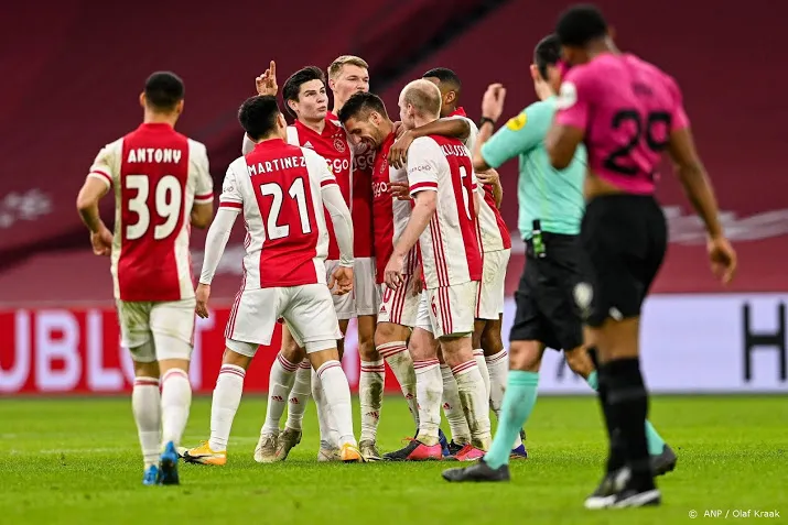 ajax krijgt fc utrecht pas met een vijfde treffer op de knieen