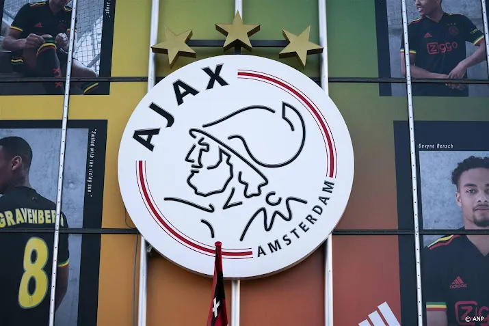 ajax omlaag op beurs amsterdam na schorsing directeur kroes