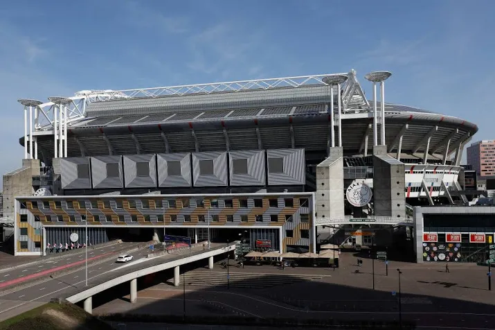 ajax ontvangt psv in volle arena
