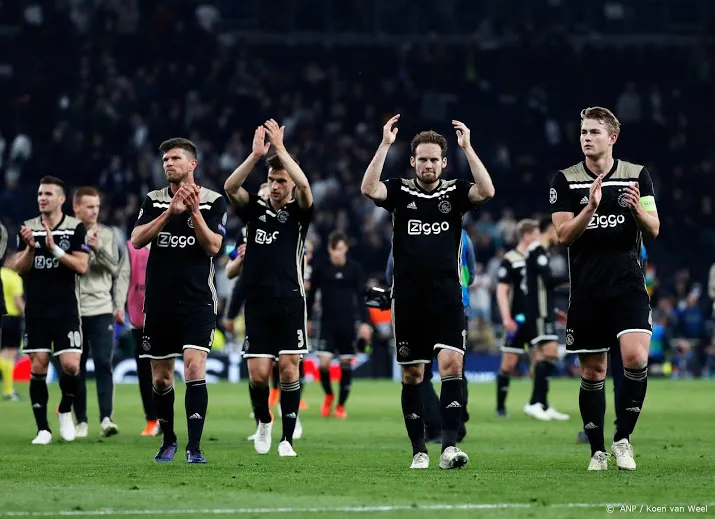 ajax wint op beurs na zege op spurs