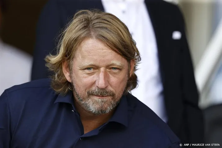 ajax wint op beurs ondanks ophef over technisch directeur