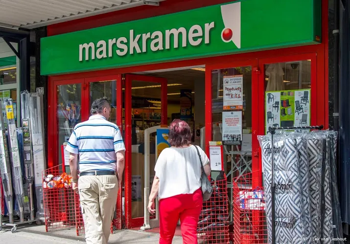 ako moeder koopt huishoudwinkels marskramer