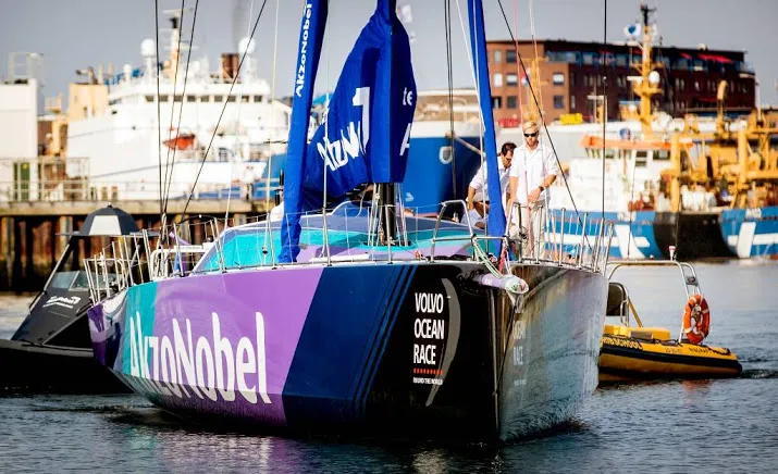 akzonobel meert als derde aan in brazilie