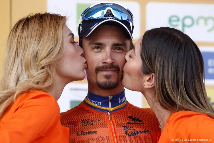 alaphilippe klopt fuglsang in strade bianche