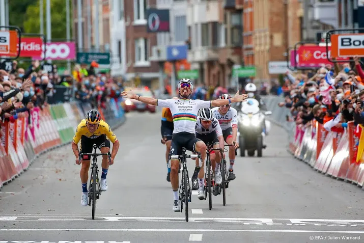 alaphilippe verontschuldigt zich voor hinderen medesprinters