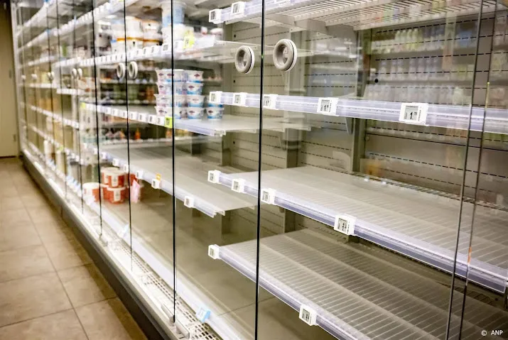 albert heijn en bonden weer om de tafel stakingen opgeschort