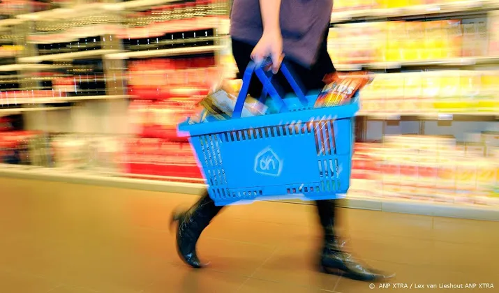 albert heijn snijdt in managementlaag
