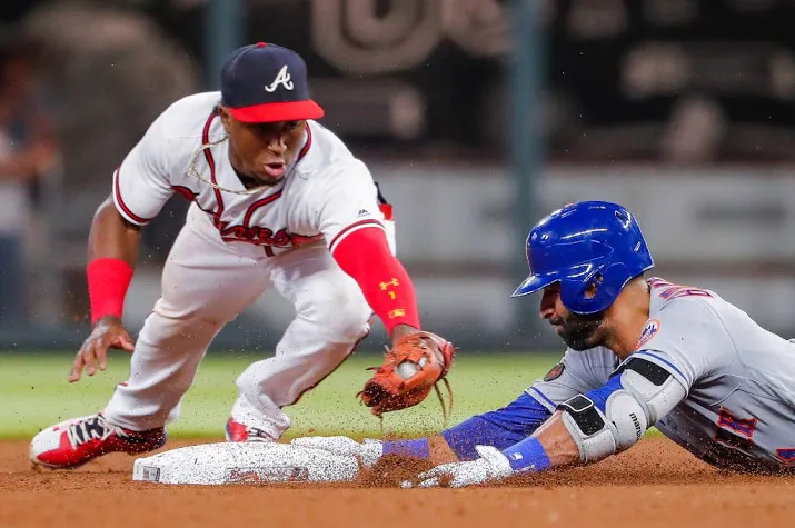 albies slaat braves naar de winst