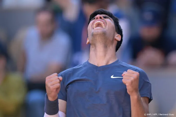 alcaraz verslaat sinner en staat in eerste roland garros finale
