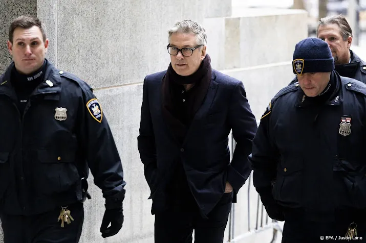 alec baldwin heeft smartphone ingeleverd voor onderzoek
