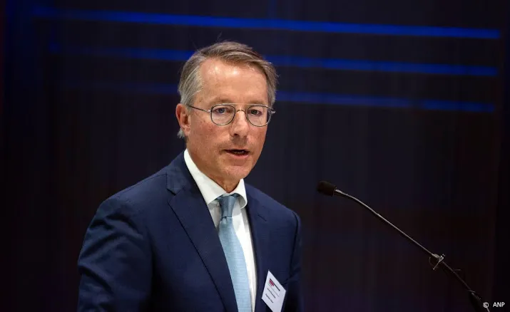 algemeen deken advocatenorde treedt per direct terug