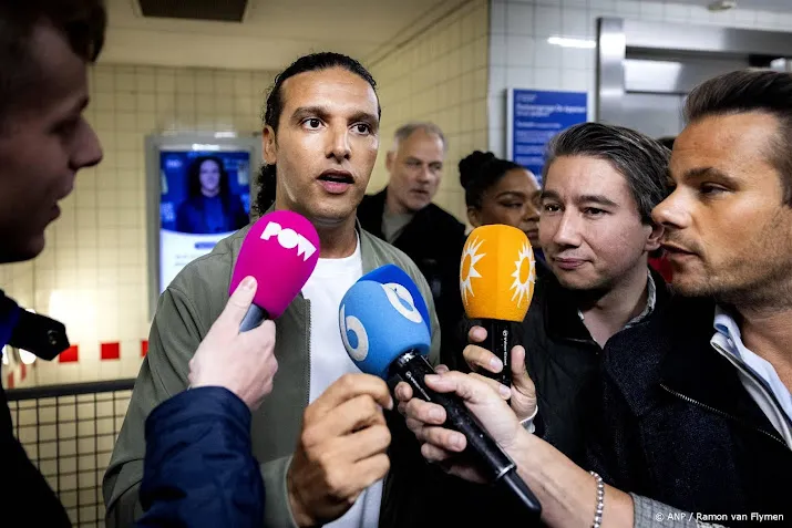 ali b aangekomen bij rechtbank voor zedenzaak